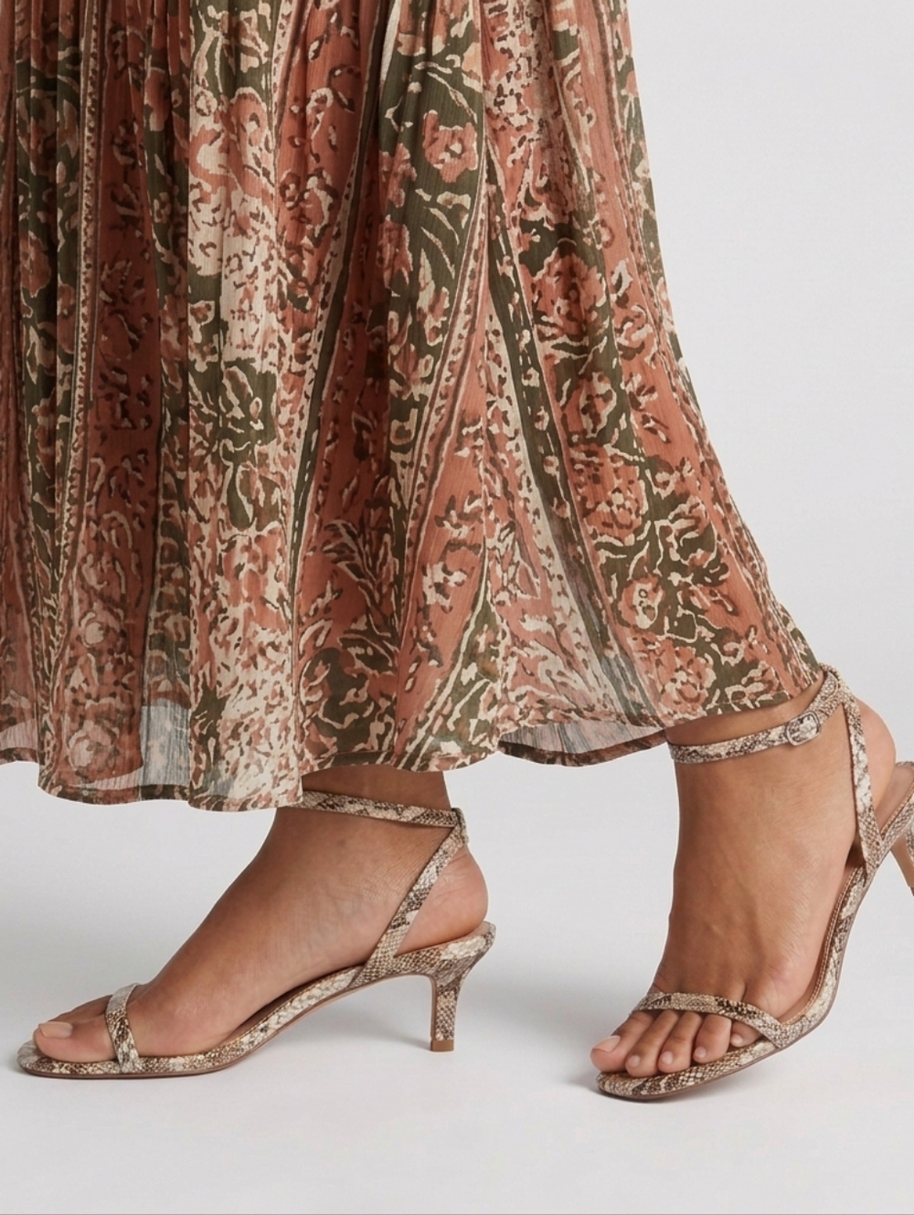 Urban Outfitters Sandals Women 10 Kitten Heels Cream Beige Ankle Wrap Y2K 90's